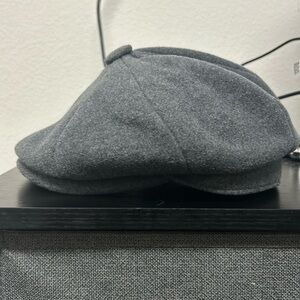 Hats in the belfry Grey Size Medium cap. In great condition like new
